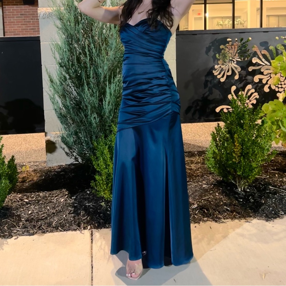 Mermaid style davids bridal dress. Strapless maxi